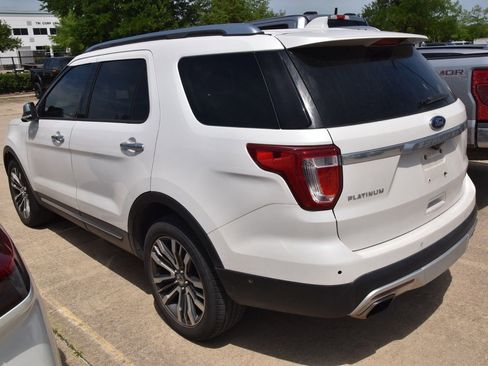 Used 2017 Ford Explorer Platinum AWD/4WD image 7
