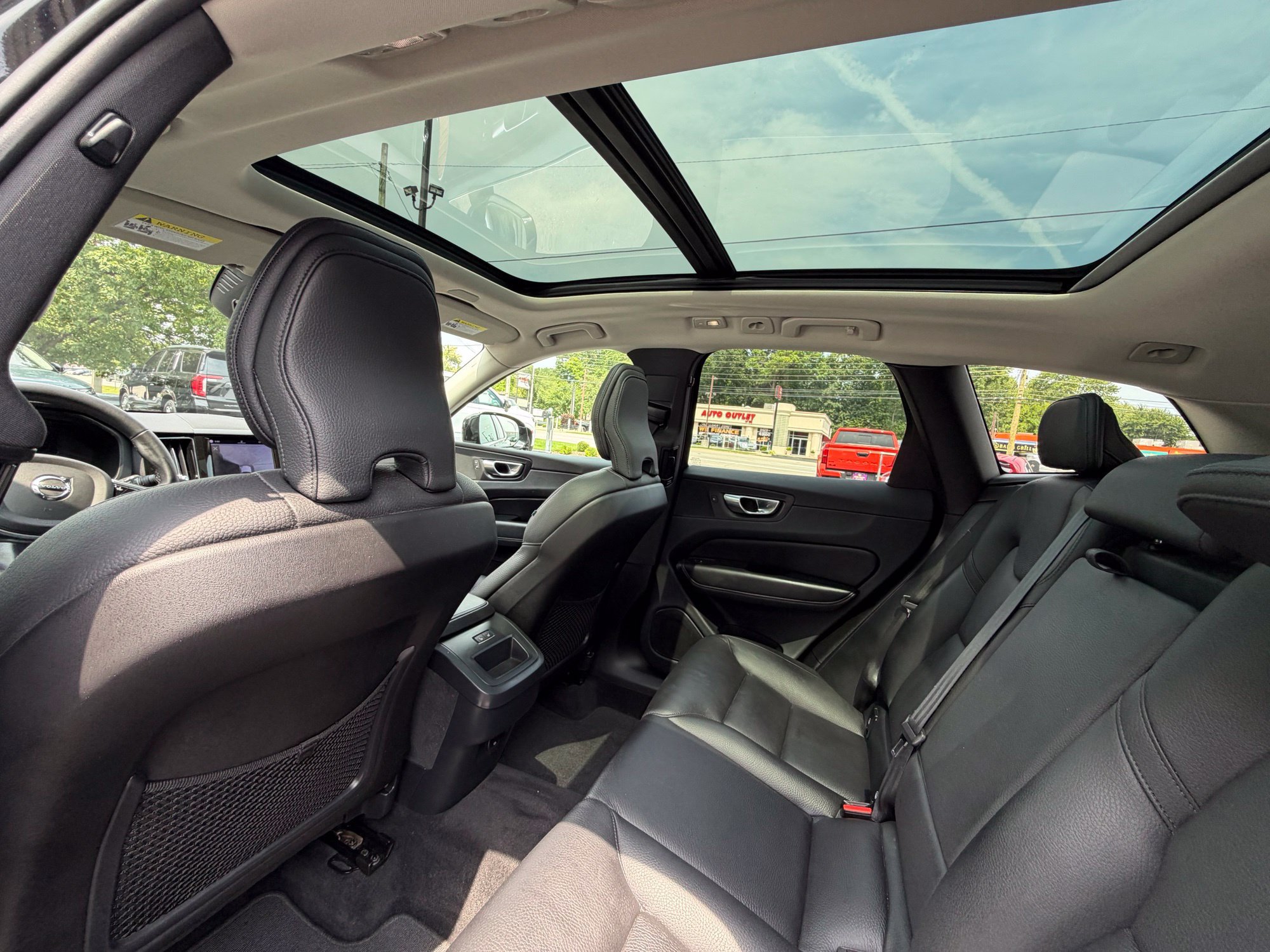 Used 2023 Volvo XC60 B5 Plus AWD/4WD image 15