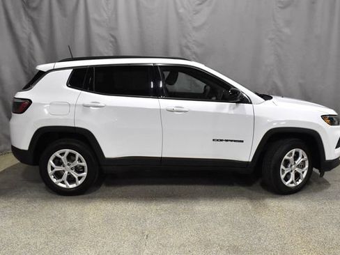 Used 2024 Jeep Compass Latitude image 2