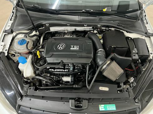 Used 2017 Volkswagen Golf R 4-Door image 29