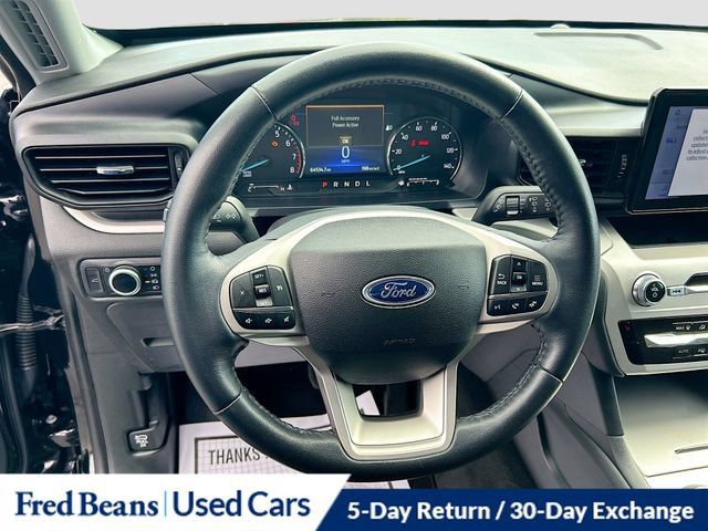 Used 2023 Ford Explorer XLT AWD/4WD image 16