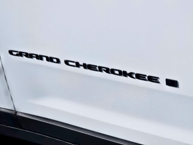 New 2027 Jeep Grand Cherokee Altitude RWD image 33