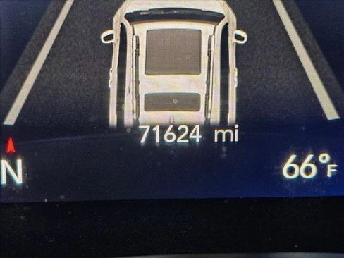 Used 2023 Chrysler Pacifica Touring-L image 10