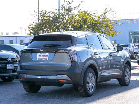 New 2025 Nissan Kicks S image 4