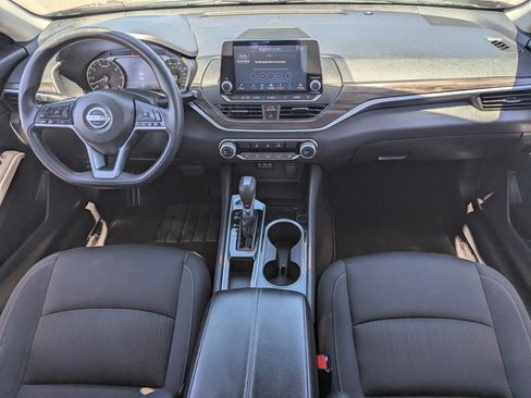 Used 2024 Nissan Altima 2.5 SV FWD image 12