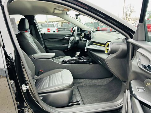 Used 2024 Chevrolet Trax LT w/ Driver Confidence Package image 31