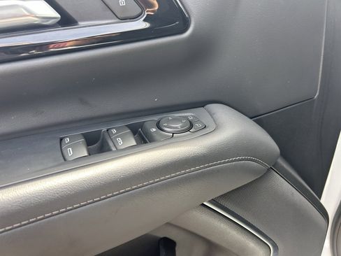 Used 2025 Chevrolet Tahoe LS RWD image 12