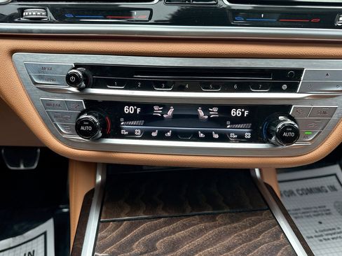 Used 2018 BMW 750i xDrive AWD/4WD image 17