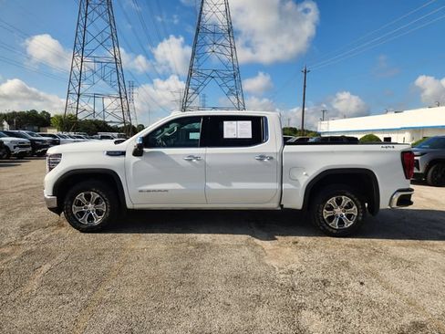 Used 2025 GMC Sierra 1500 SLT AWD/4WD image 4