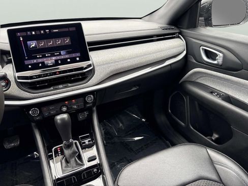 Used 2024 Jeep Compass Latitude w/ Altitude Special Edition image 13