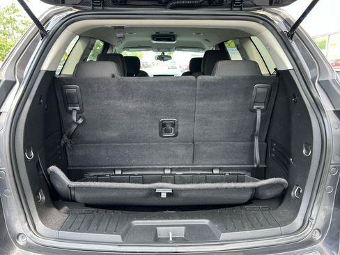 Used 2017 Chevrolet Traverse LT FWD image 13