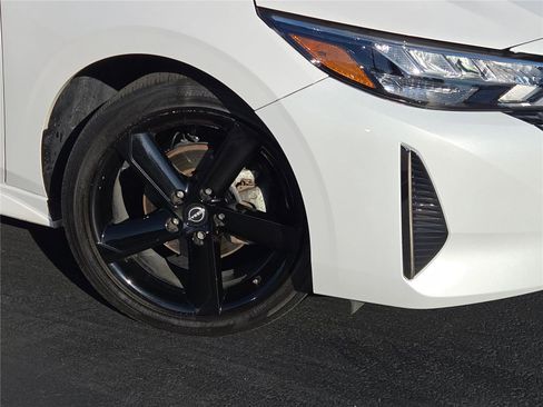 Used 2024 Nissan Sentra SR image 3
