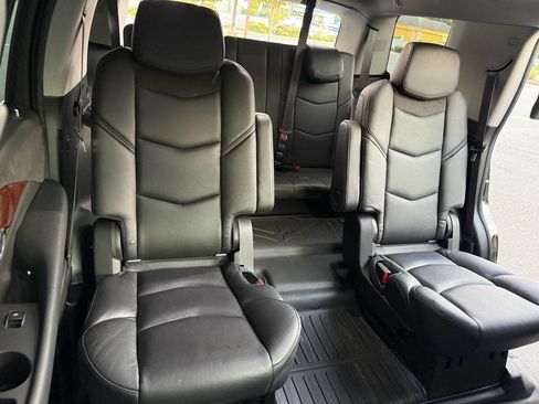 Used 2016 Cadillac Escalade Premium image 15