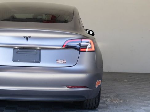 Used 2020 Tesla Model 3 Standard Range Plus RWD image 13
