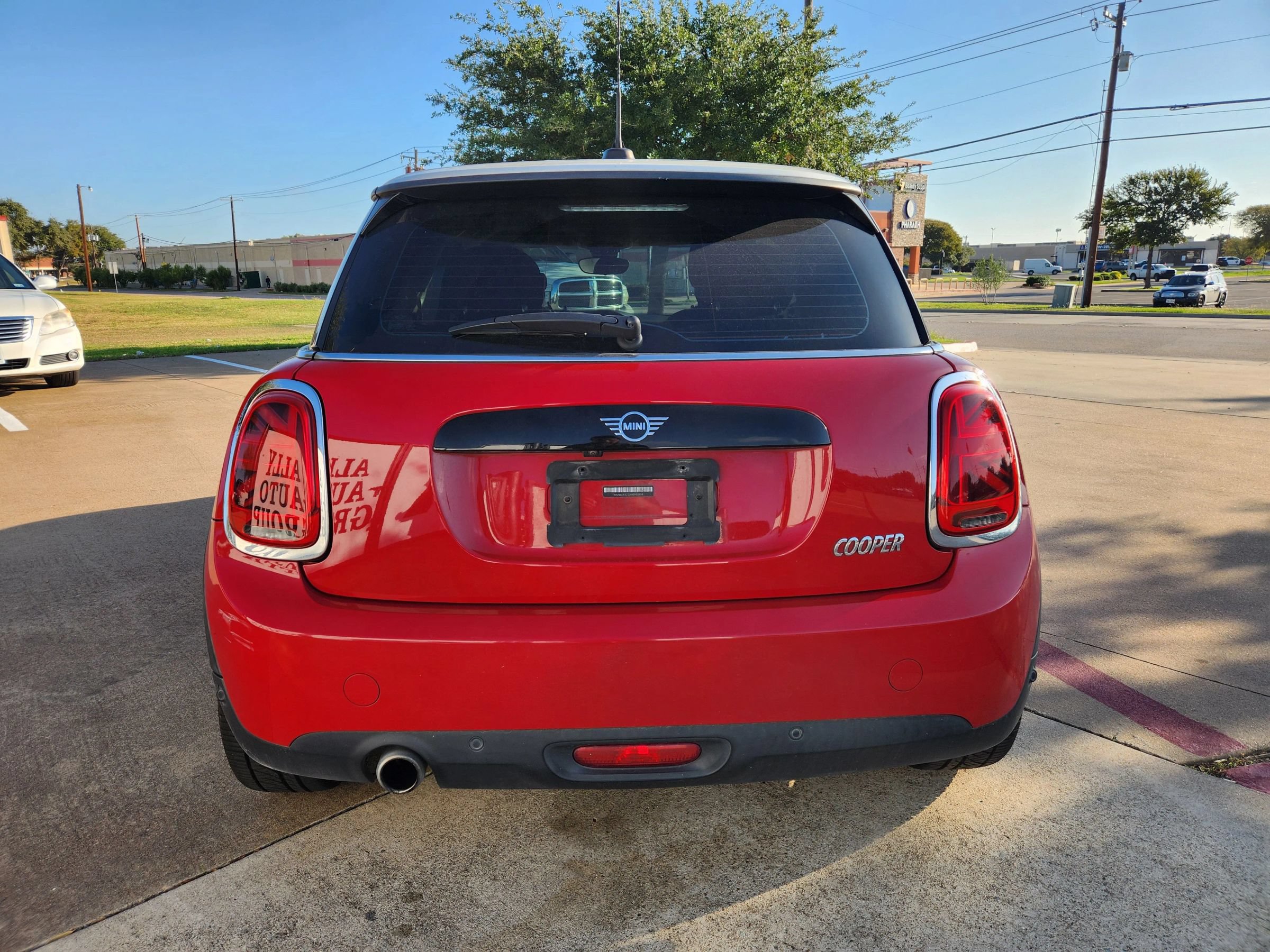 Used 2021 MINI Cooper 2-Door Hardtop FWD image 4