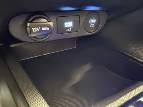 Used 2025 Hyundai Elantra SE image 36