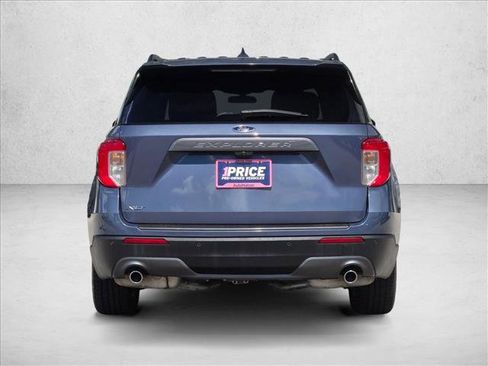 Used 2021 Ford Explorer XLT w/ Equipment Group 202A image 6
