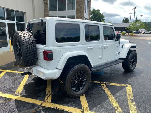 Used 2021 Jeep Wrangler Unlimited Sahara AWD/4WD image 4
