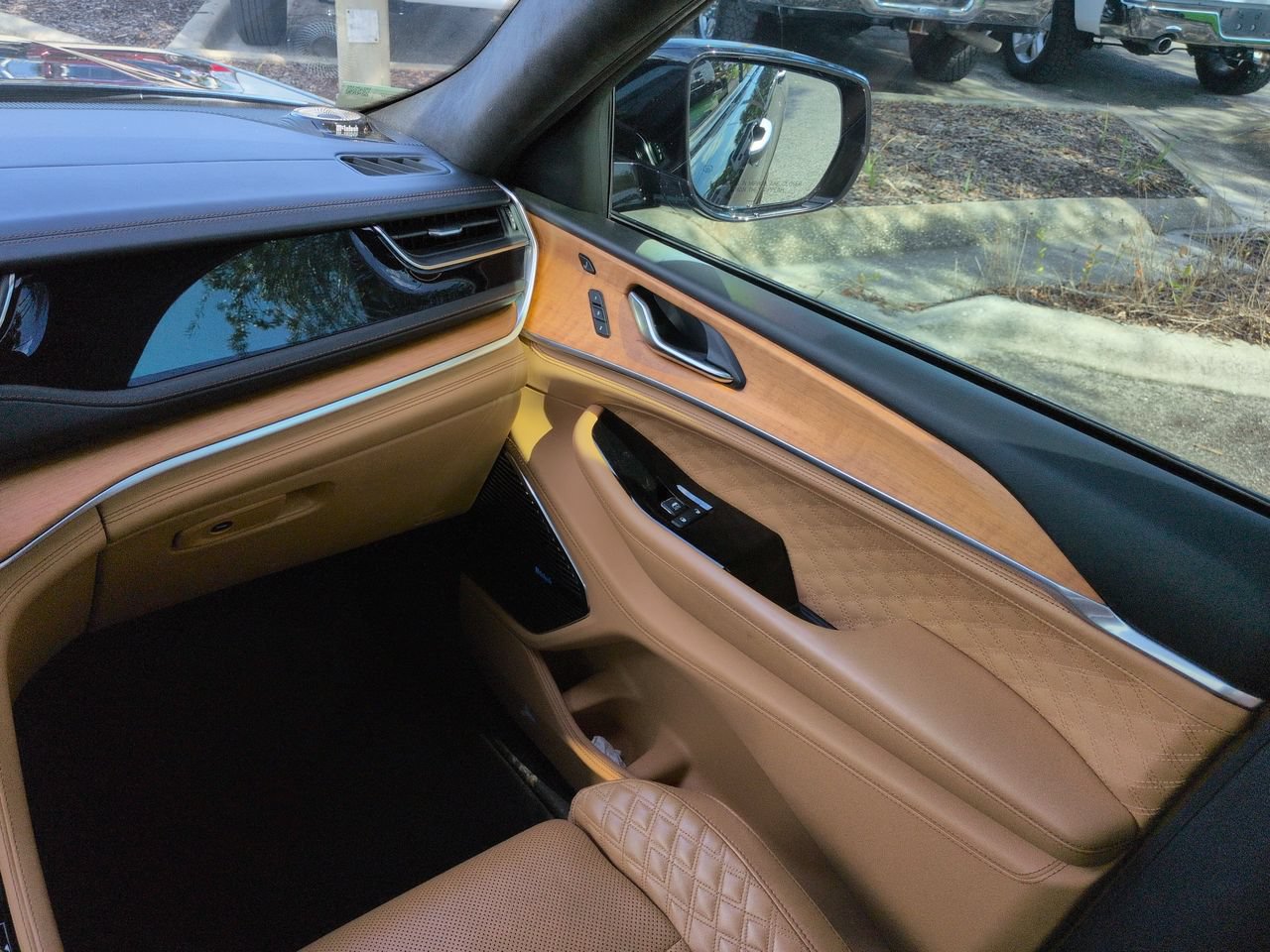 Used 2022 Jeep Grand Cherokee Summit AWD/4WD image 17
