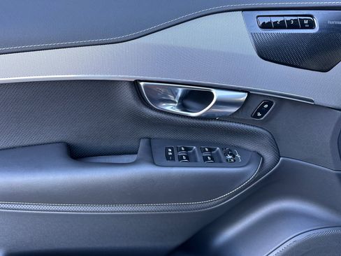 Used 2022 Volvo XC90 T8 R-Design image 14