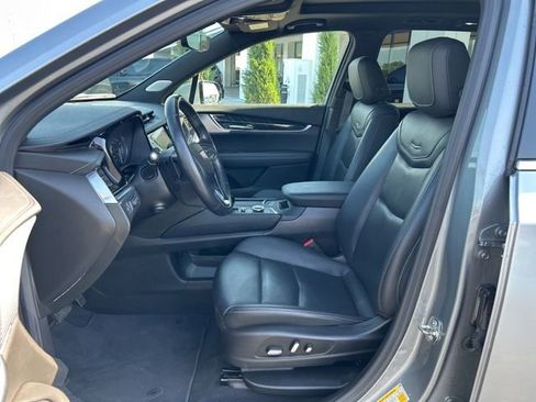Used 2023 Cadillac XT6 Premium Luxury w/ Technology Package AWD/4WD image 19