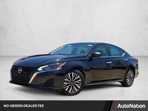 Used 2025 Nissan Altima 2.5 SV FWD image 1