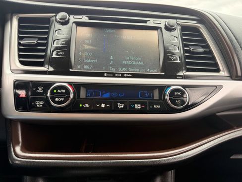 Used 2017 Toyota Highlander Plus AWD/4WD image 15