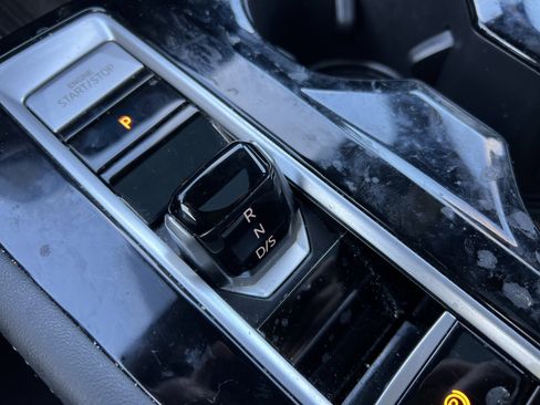 Certified 2025 Volkswagen Atlas Cross Sport SE w/ Panoramic Sunroof Package image 24