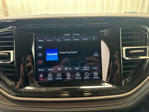 Used 2022 Dodge Durango SXT w/ Anodized Platinum Package AWD/4WD image 15
