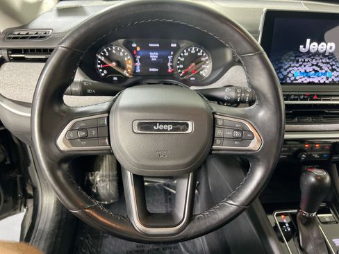 Used 2022 Jeep Compass Latitude AWD/4WD image 11