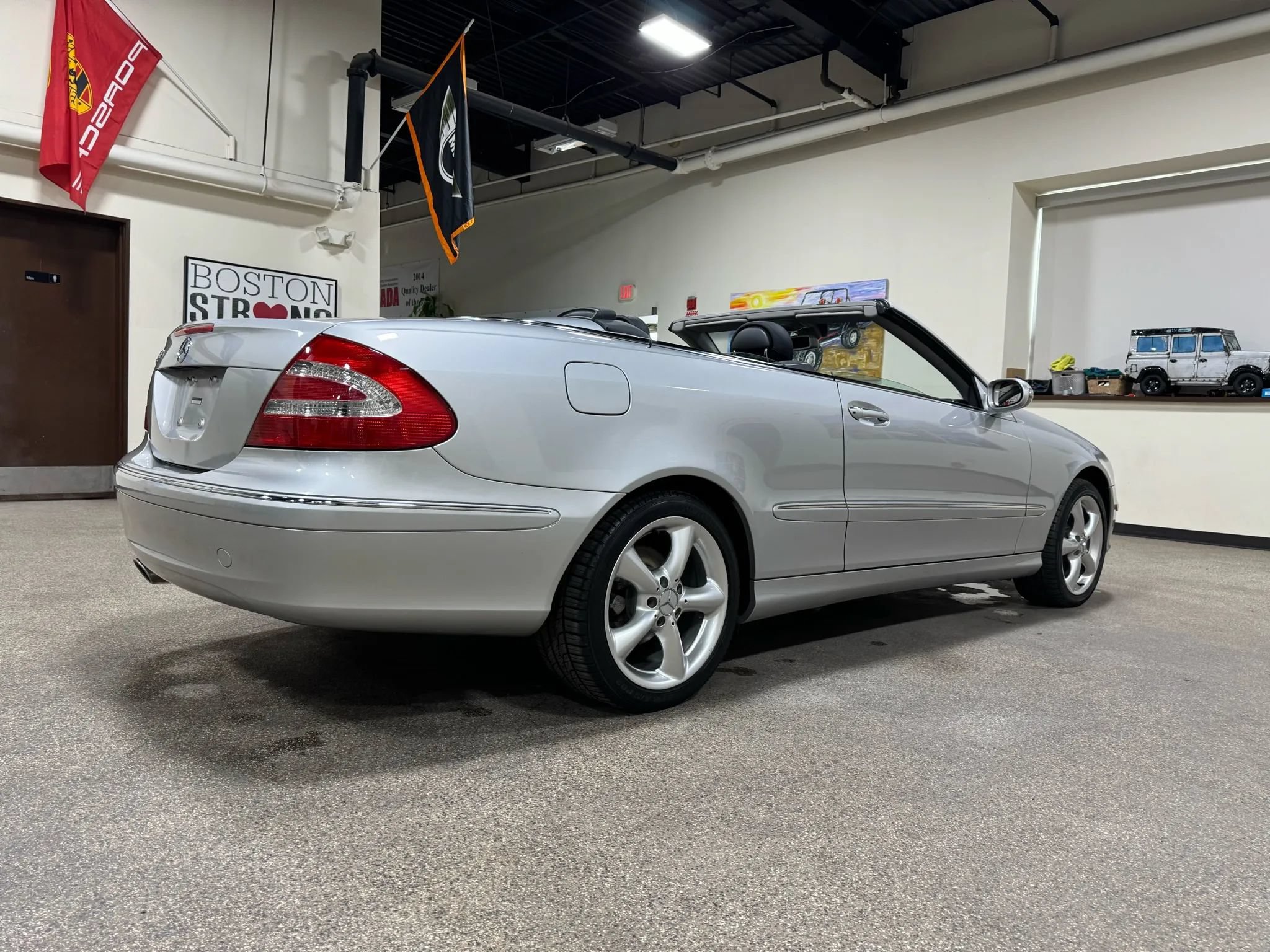 Used 2005 Mercedes-Benz CLK 320 Cabriolet image 36