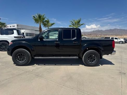 Used 2014 Nissan Frontier SV w/ SV Value Truck Package AWD/4WD image 2