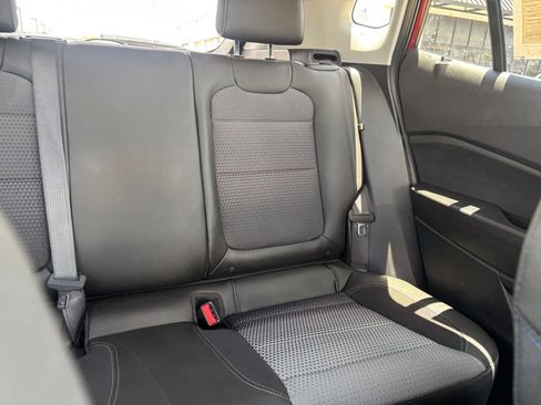 Used 2025 Chevrolet Trax LT FWD image 36