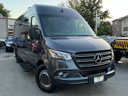 Used 2020 Mercedes-Benz Sprinter 4500 image 4