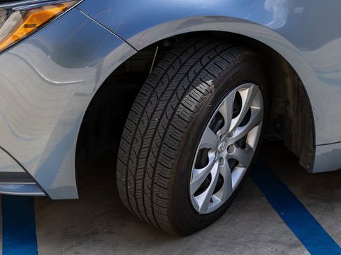 Used 2023 Toyota Corolla LE FWD image 33