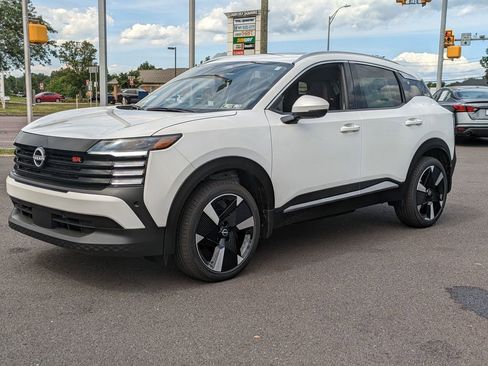 New 2025 Nissan Kicks SR w/ SR Premium Package image 3