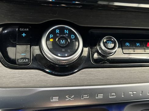 Used 2025 Ford Expedition Platinum AWD/4WD image 61