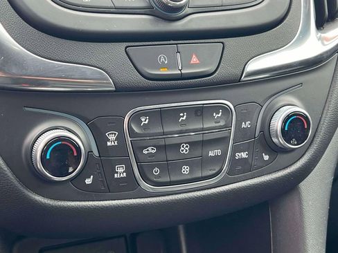 Used 2022 Chevrolet Equinox LT image 32