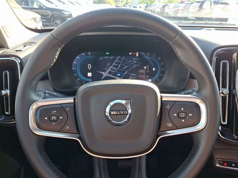 Certified 2025 Volvo XC40 B5 Core image 19