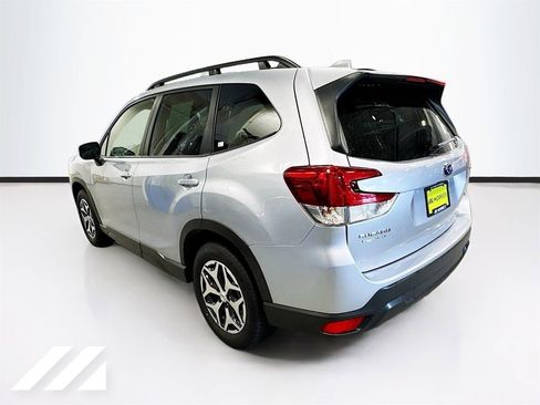 Used 2023 Subaru Forester Premium image 7