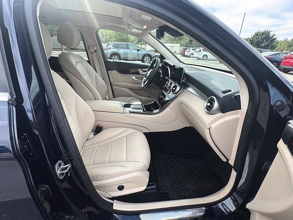 Used 2022 Mercedes-Benz GLC 300 image 24