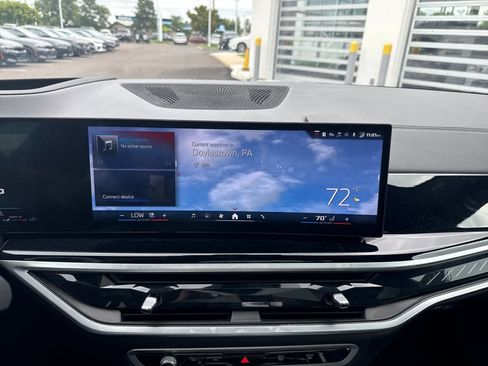 Used 2025 BMW X7 M60i w/ Climate Comfort Package AWD/4WD image 16