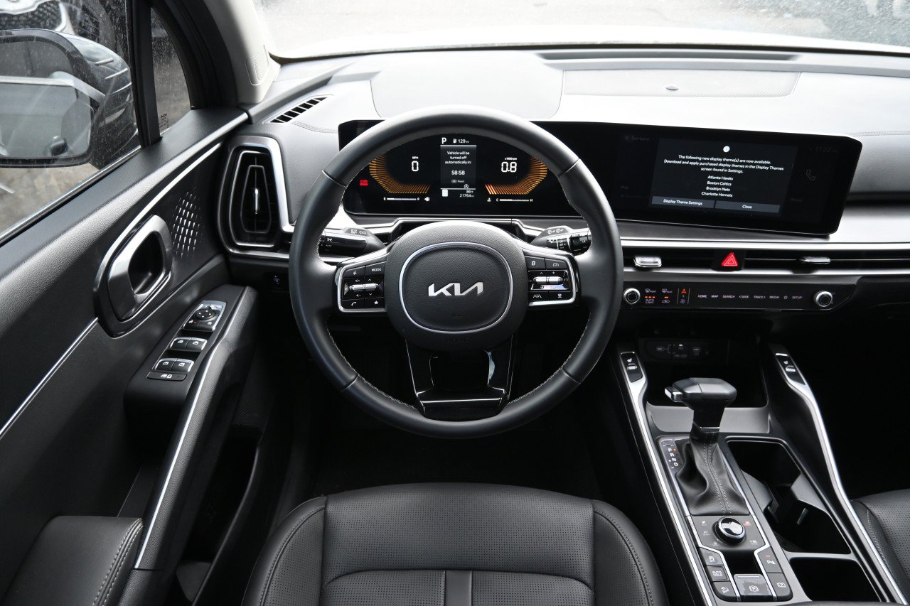 Used 2025 Kia Sorento S AWD/4WD image 9