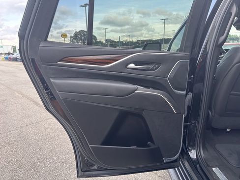 Used 2021 Cadillac Escalade Premium Luxury image 16