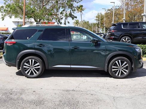Used 2024 Nissan Pathfinder Platinum image 19