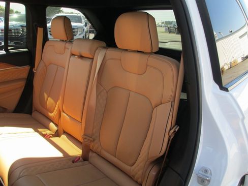 Used 2023 Jeep Grand Cherokee Summit image 20