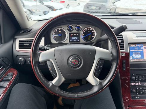 Used 2012 Cadillac Escalade Luxury image 29