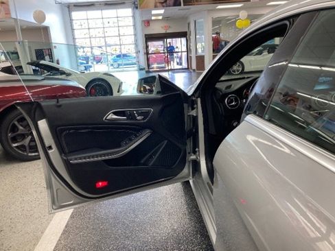 Used 2018 Mercedes-Benz CLA 250 image 32