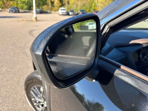 Used 2023 Nissan Rogue S image 17