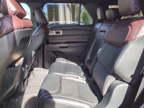 Used 2020 Ford Explorer Platinum image 13